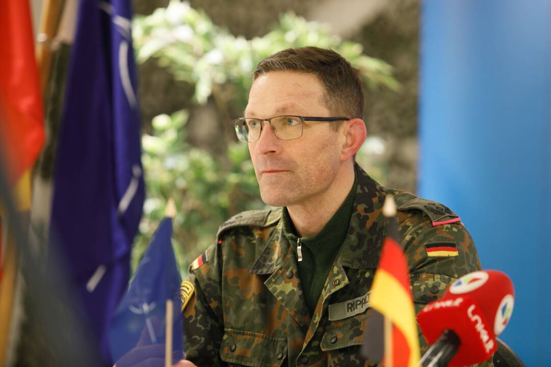 NATO vadų pasikeitimo ceremonija