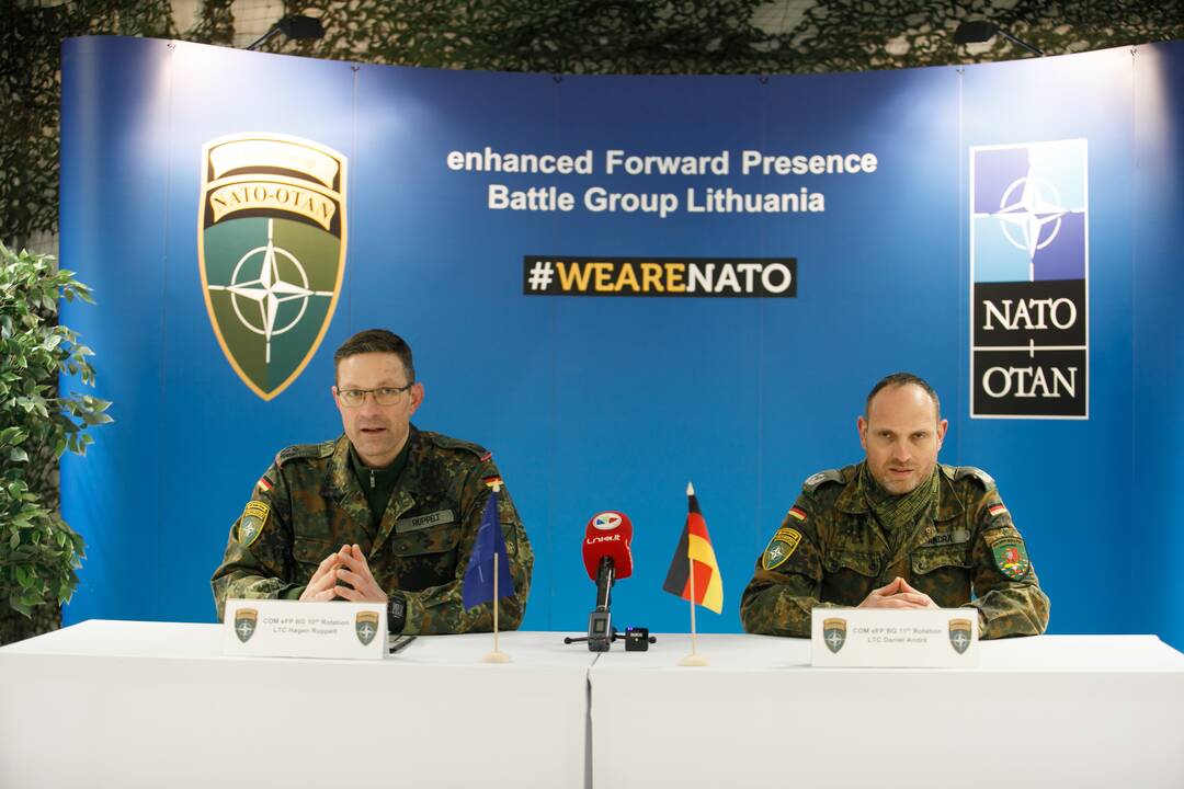 NATO vadų pasikeitimo ceremonija