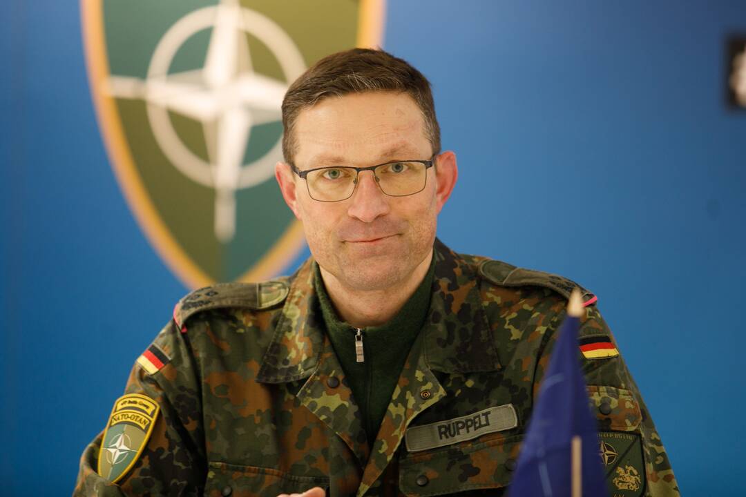 NATO vadų pasikeitimo ceremonija