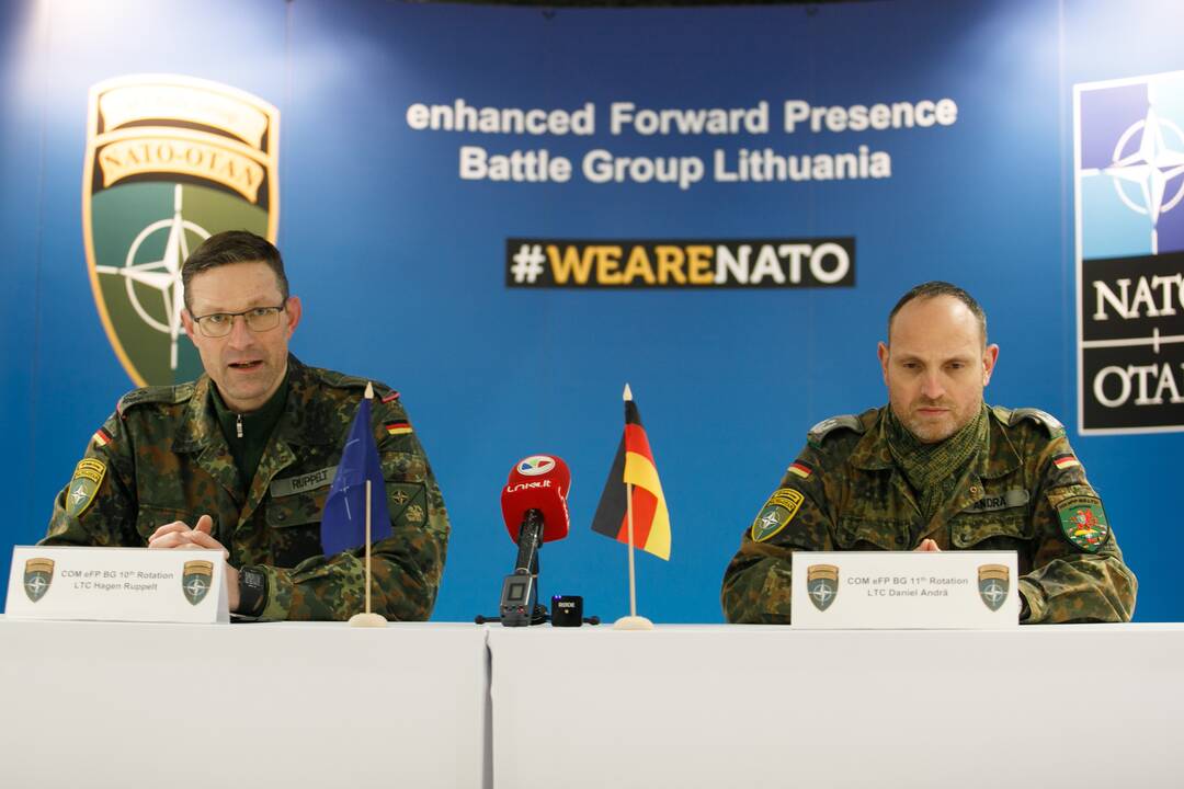 NATO vadų pasikeitimo ceremonija