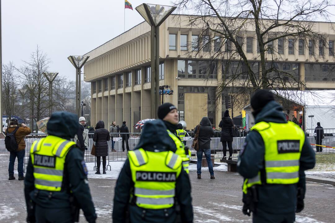 Pareigūnai ruošiasi mitingui prie Seimo