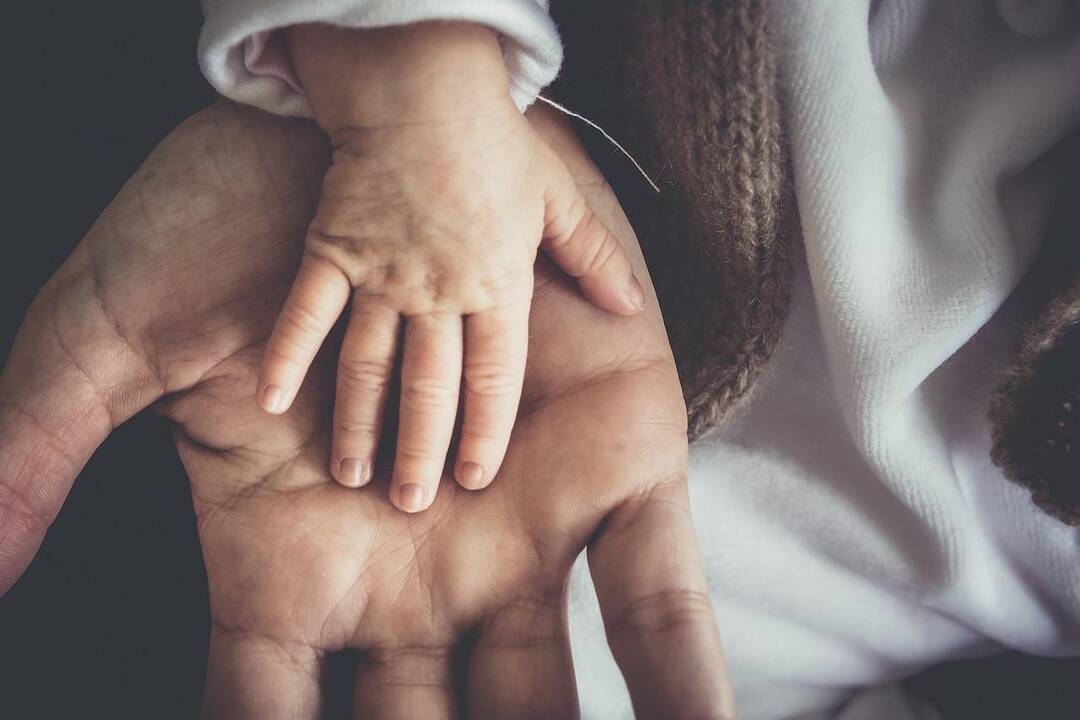 Lietuvoje gyvenantiems užsieniečiams – lengvesnė įvaikinimo tvarka