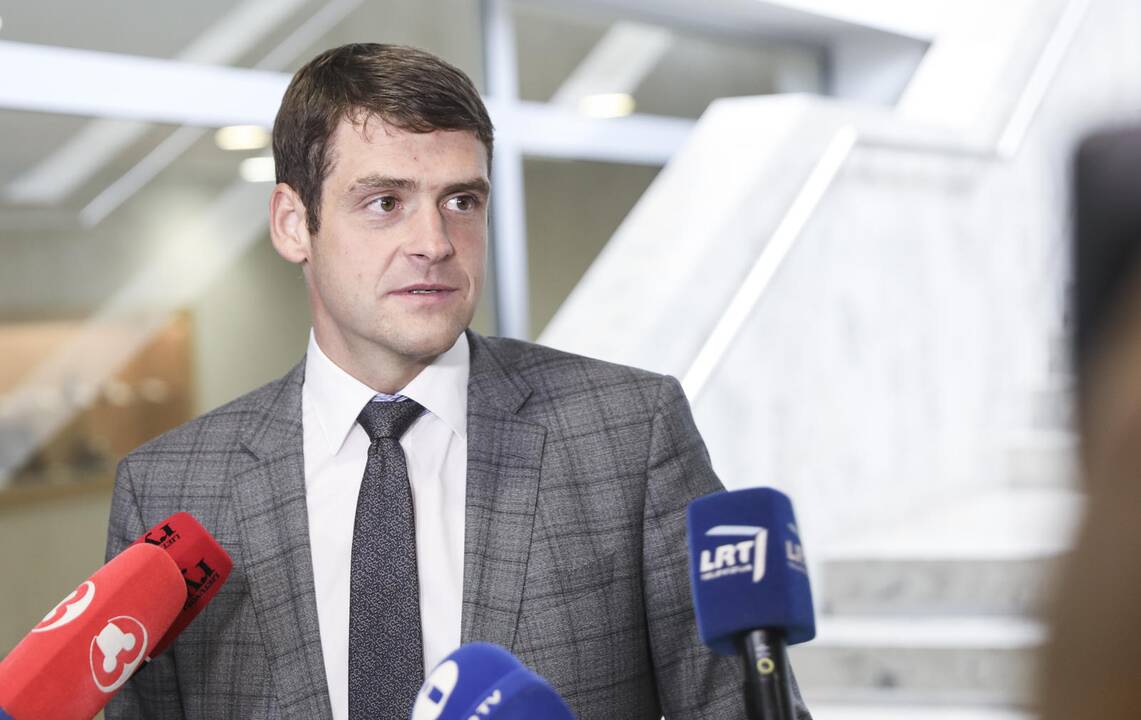 Opozicija sako dar nenusprendė, kaip balsuos dėl R. Žemaitaičio