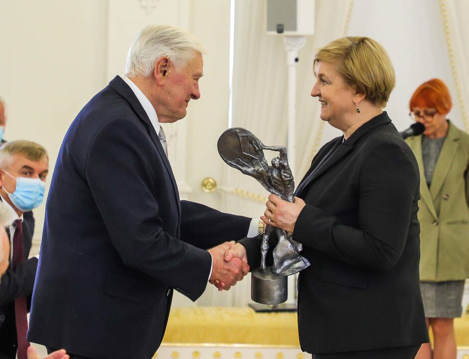 V. Adamkui įteiktas Lenkijos prezidento apdovanojimas