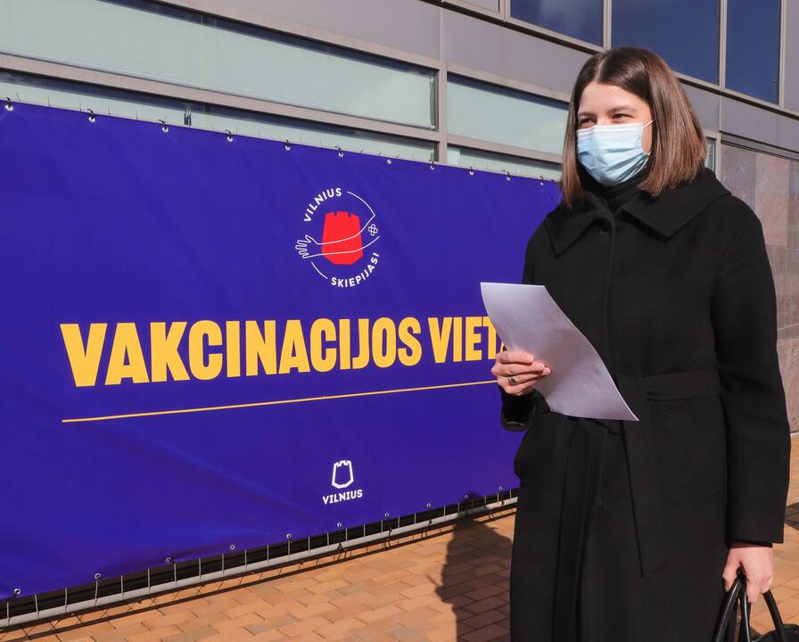 Seimo ir Vyriausybės nariai skiepijasi nuo COVID-19