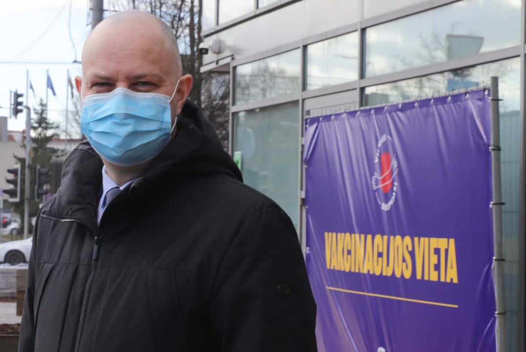 Seimo ir Vyriausybės nariai skiepijasi nuo COVID-19