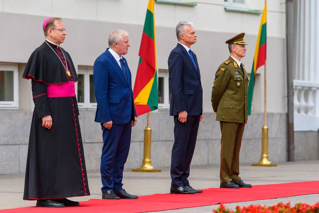 Karo akademijos absolventams – karininko laipsnis