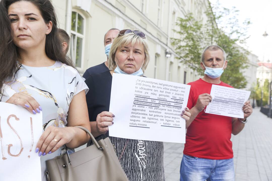 Dieveniškių kaimo bendruomenės protestas prie VRM