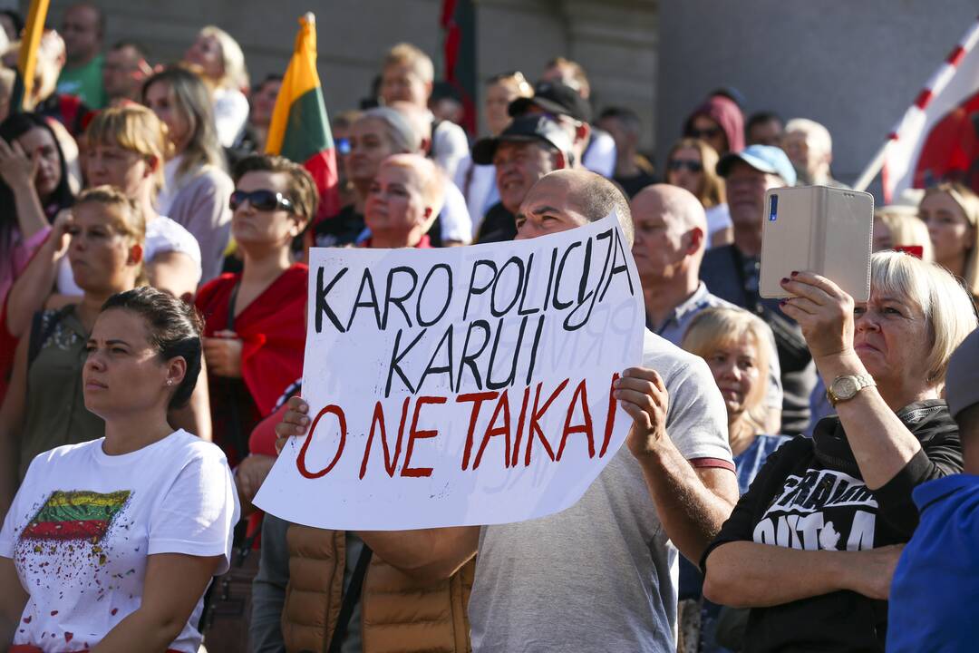 Protestas prie Seimo prieš COVID-19 ribojimus