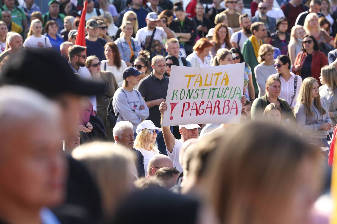 Protestas prie Seimo prieš COVID-19 ribojimus