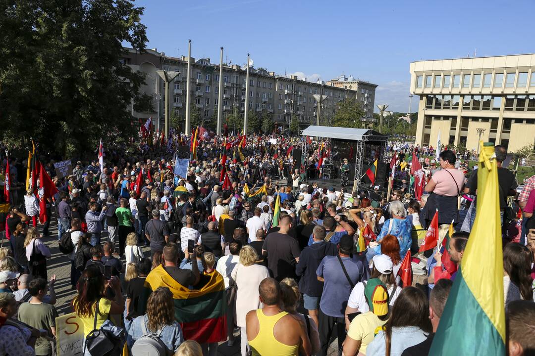 Protestas prie Seimo prieš COVID-19 ribojimus