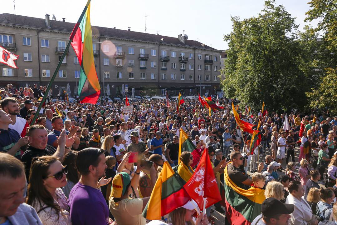 Protestas prie Seimo prieš COVID-19 ribojimus