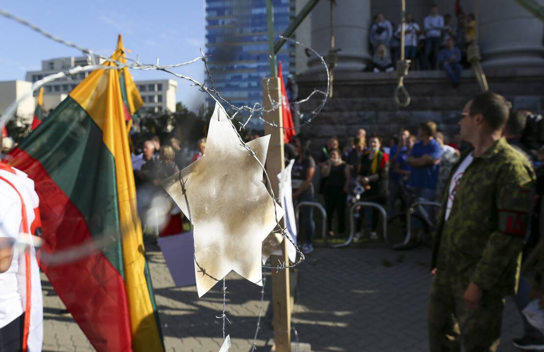 Protestas prie Seimo prieš COVID-19 ribojimus