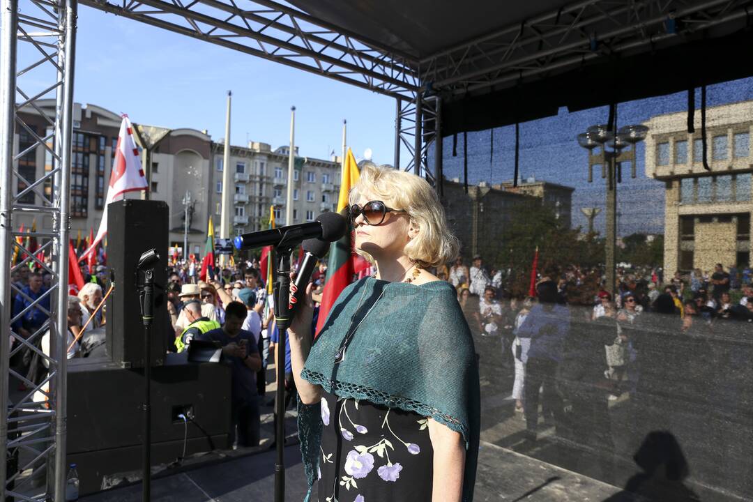 Protestas prie Seimo prieš COVID-19 ribojimus