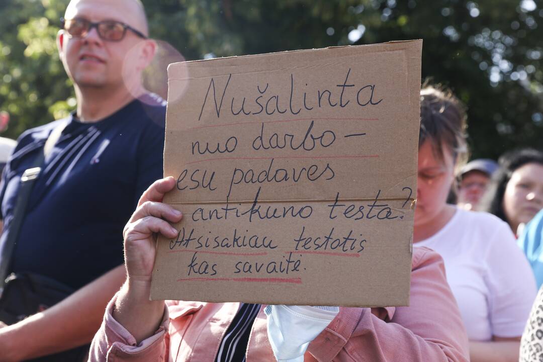 Protestas prie Seimo prieš COVID-19 ribojimus
