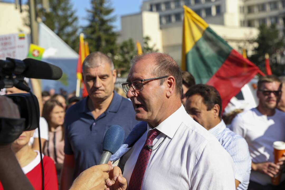 Protestas prie Seimo prieš COVID-19 ribojimus