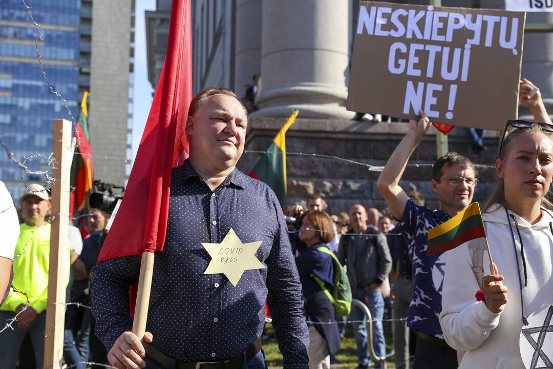 Protestas prie Seimo prieš COVID-19 ribojimus