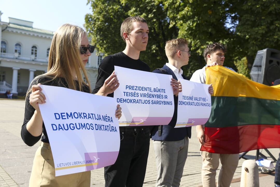 Liberalaus jaunimo akcija prie Prezidentūros