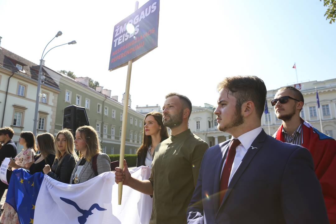 Liberalaus jaunimo akcija prie Prezidentūros