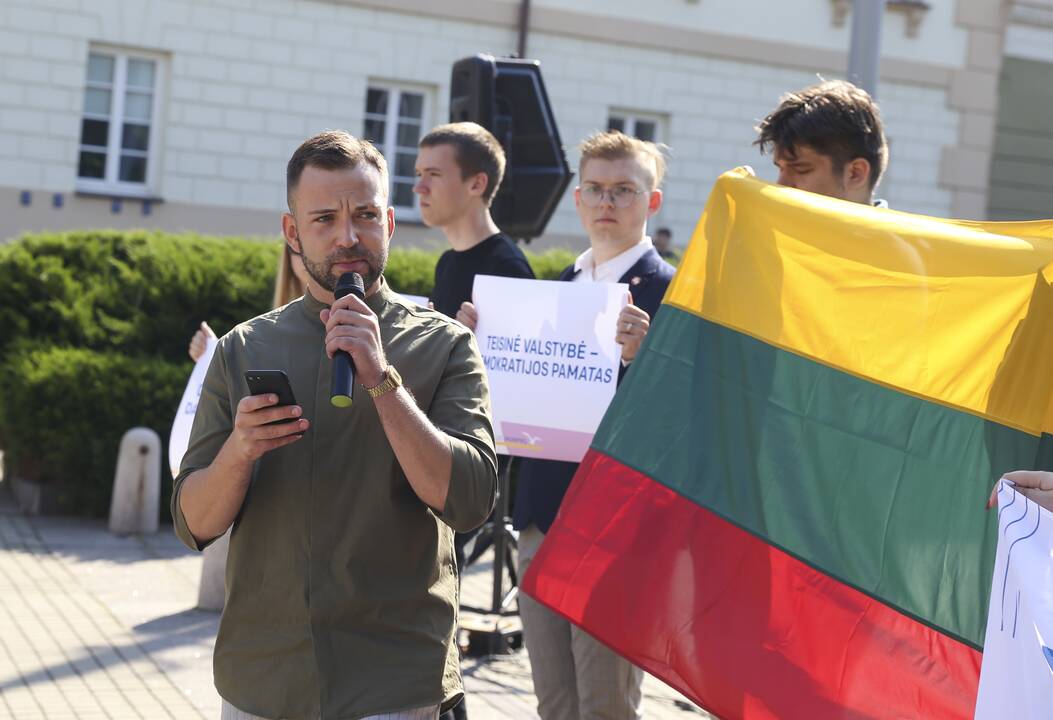 Liberalaus jaunimo akcija prie Prezidentūros