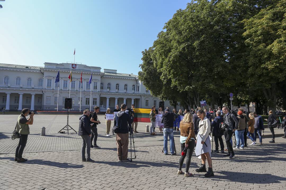 Liberalaus jaunimo akcija prie Prezidentūros