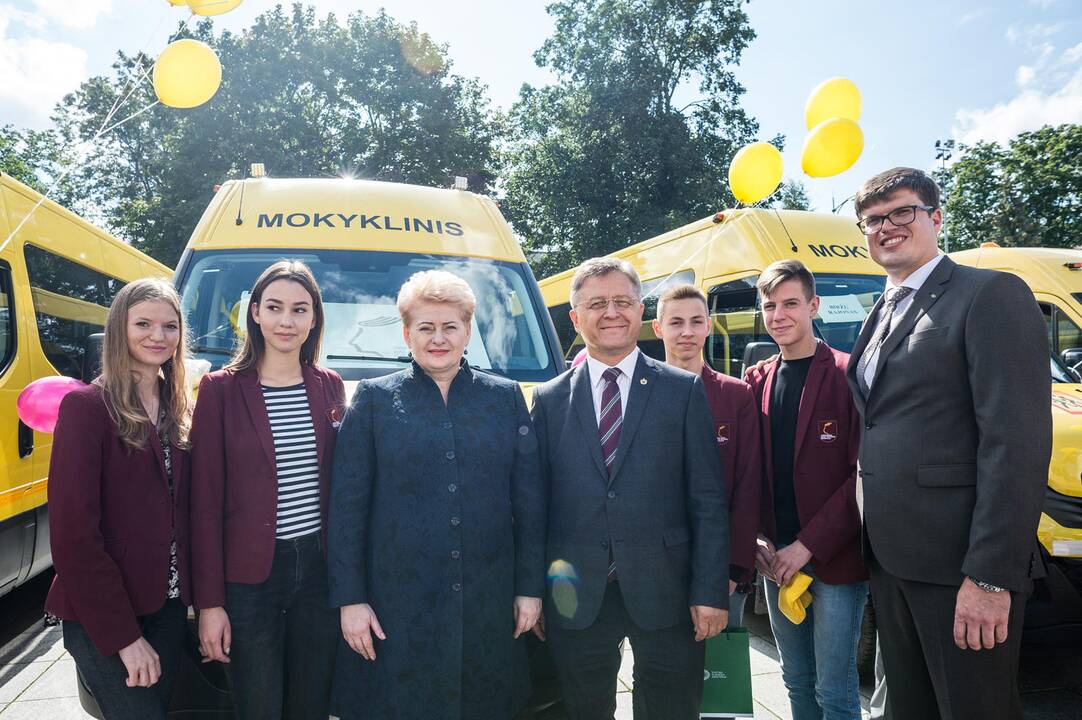 Mokykloms – nauji geltonieji autobusiukai