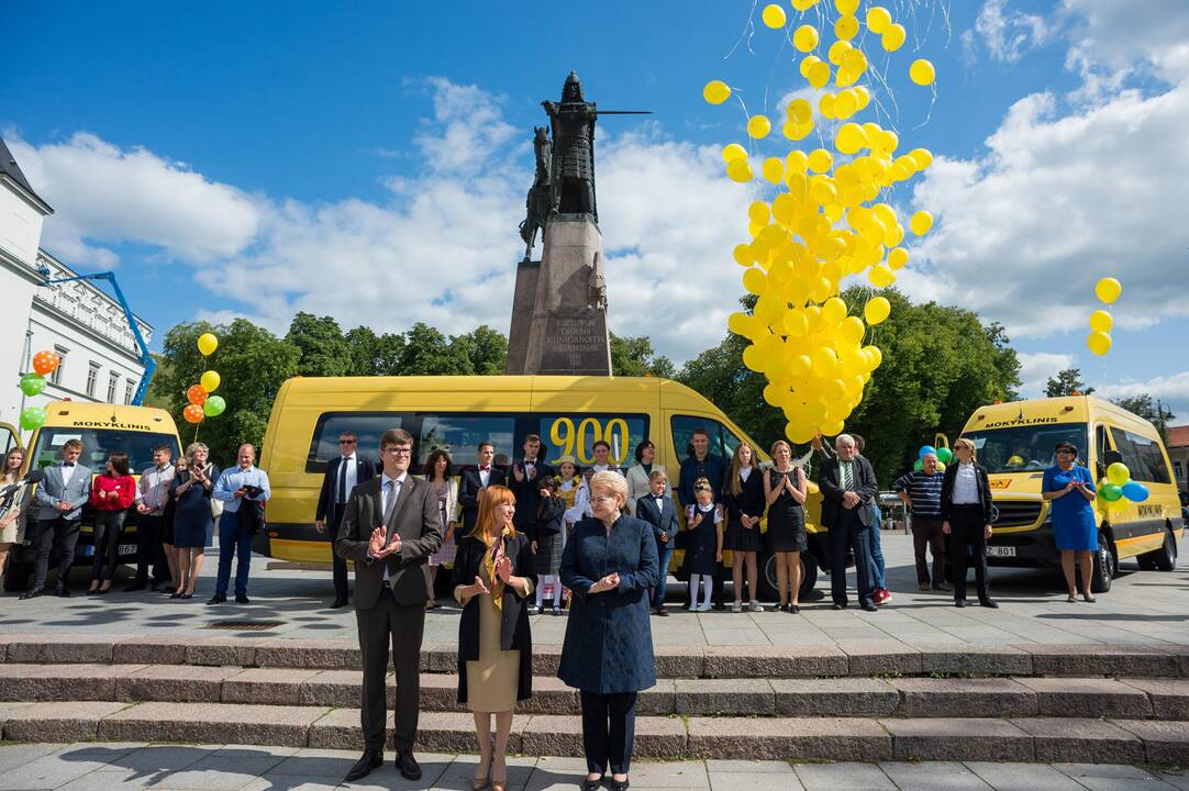 Mokykloms – nauji geltonieji autobusiukai