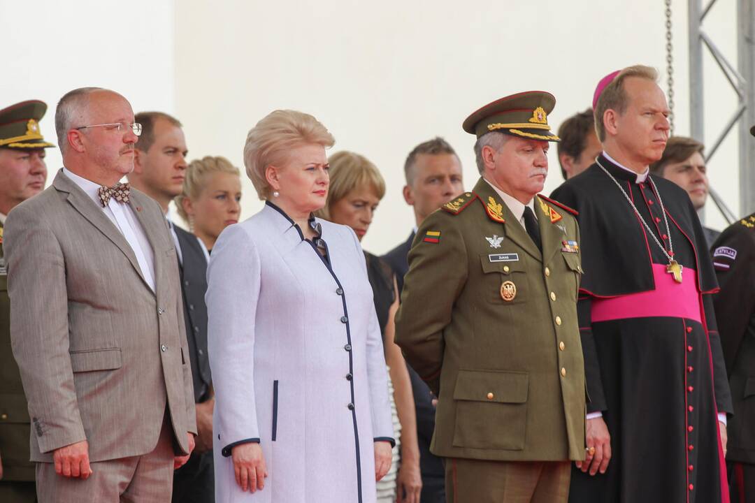 Prezidentė: Lietuva skirs daugiau dėmesio ginkluotai gynybai