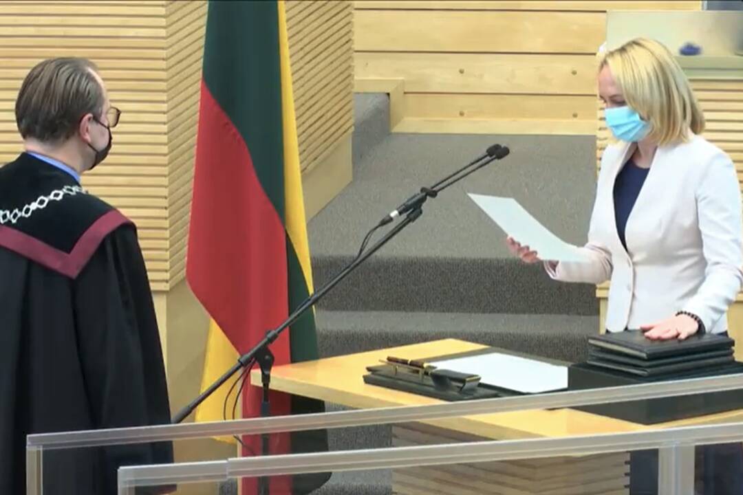 Seimo naujokė – liberalė E. Rudelienė: prisiekė posėdžių salėje