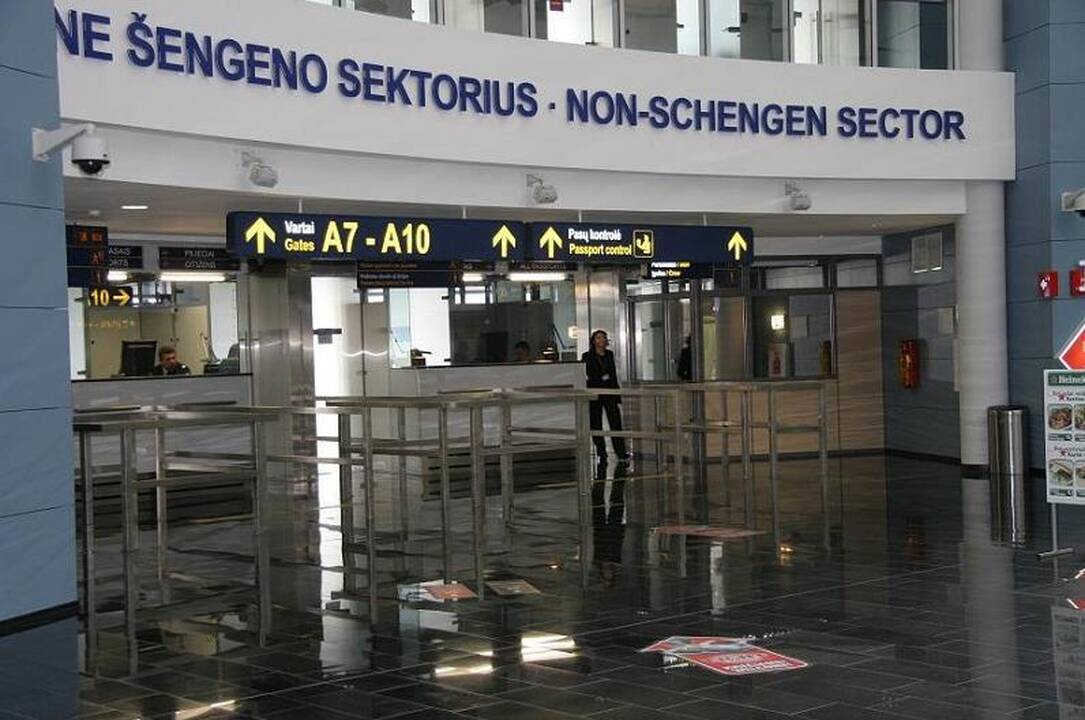 Iš lėktuvo – tiesiai į areštinę