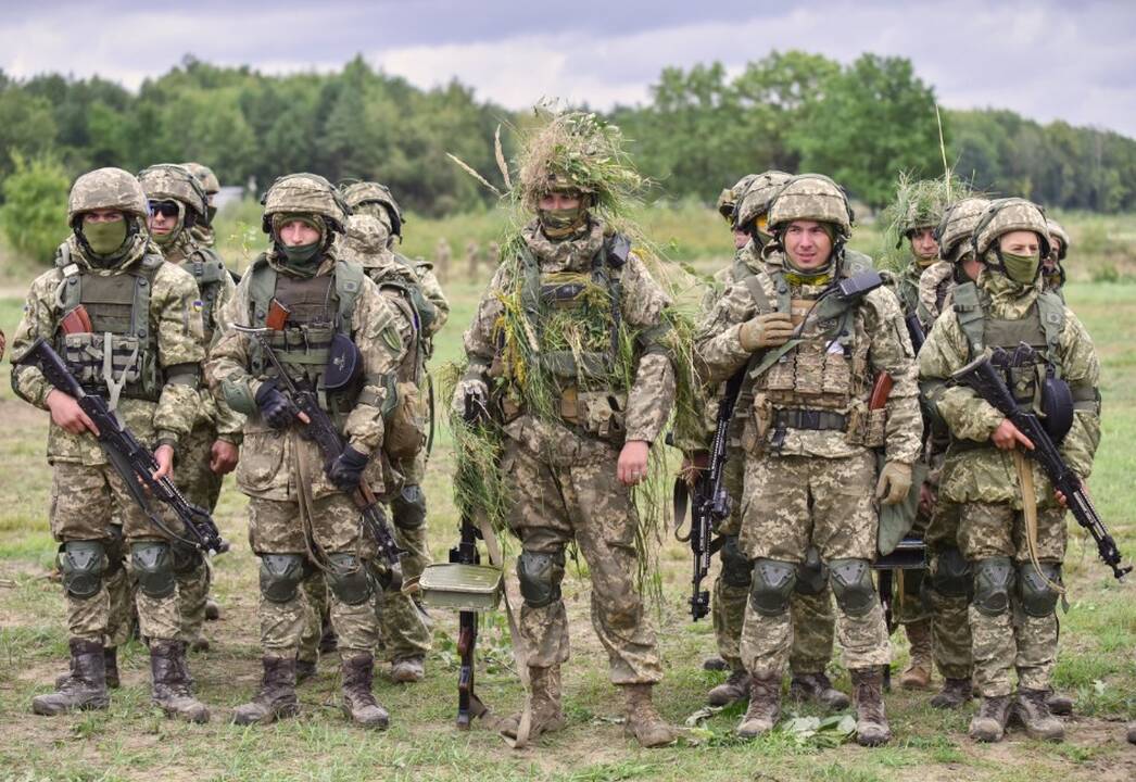 Lietuva Ukrainai perduoda šarvinių liemenių ir balistinių diržų