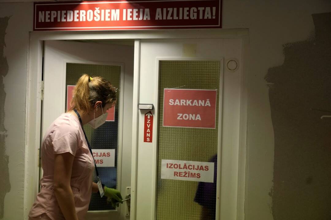 Lietuva su pandemija kovojančiai Latvijai skyrė medicinos įrangos už 80 tūkst. eurų