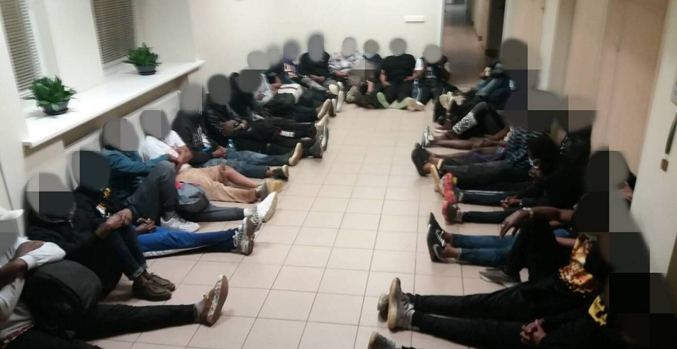 Per parą sulaikę dar 150 neteisėtų migrantų, pasieniečiai siūlo dėl padėties pasienyje su Baltarusija skelbti ekstremaliąją situaciją.