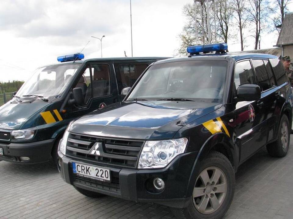 Pasieniečiai pričiupo keturis policijos ieškotus vyrukus