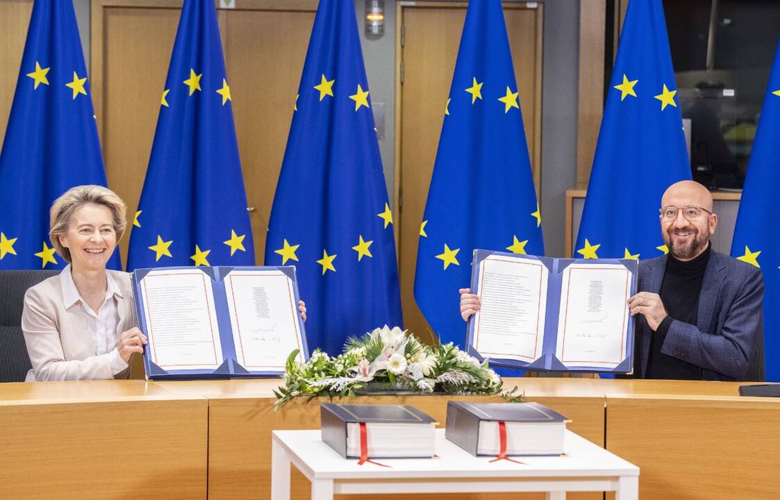 Europos Sąjungos vadovai pasirašė susitarimą su Jungtine Karalyste dėl prekybos po „Brexito“