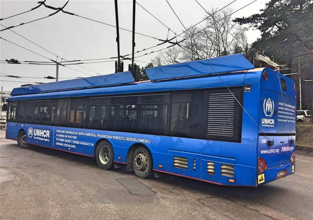 Į Vilniaus gatves išrieda mėlynasis Pabėgėlių agentūros troleibusas