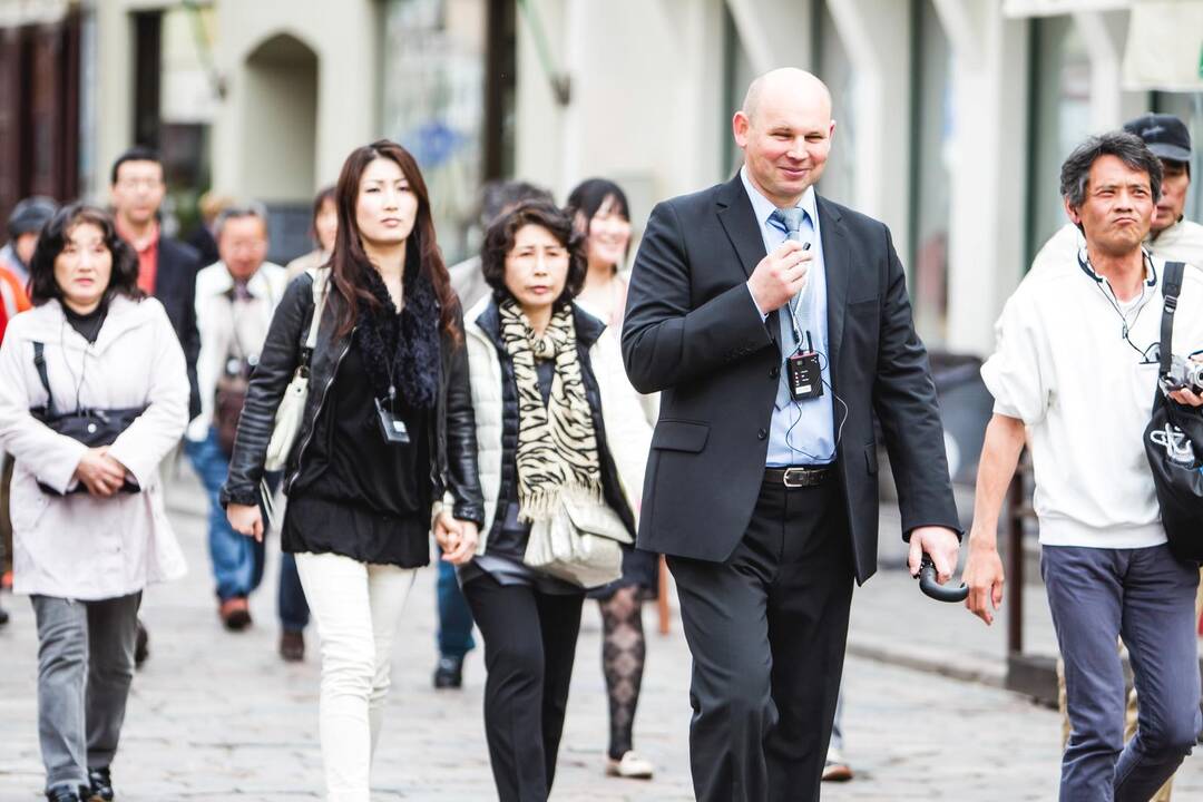 Lietuvą pamėgusius japonų turistus šokiruoja išmaldos prašytojai ir maudynės ežeruose