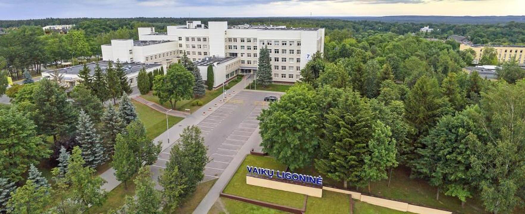 Stovėjimo aikštelę prie ligoninės rengiantys darbuotojai aptiko granatą