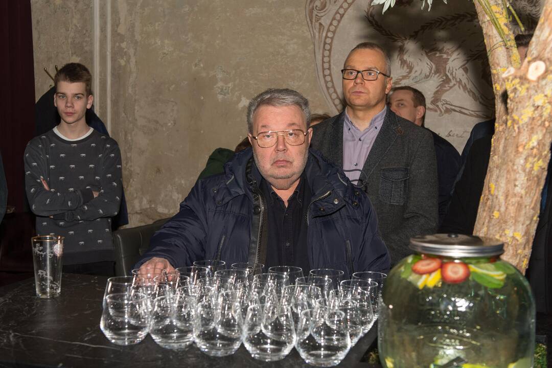 Kandidatai į merus laukia rinkimų rezultatų