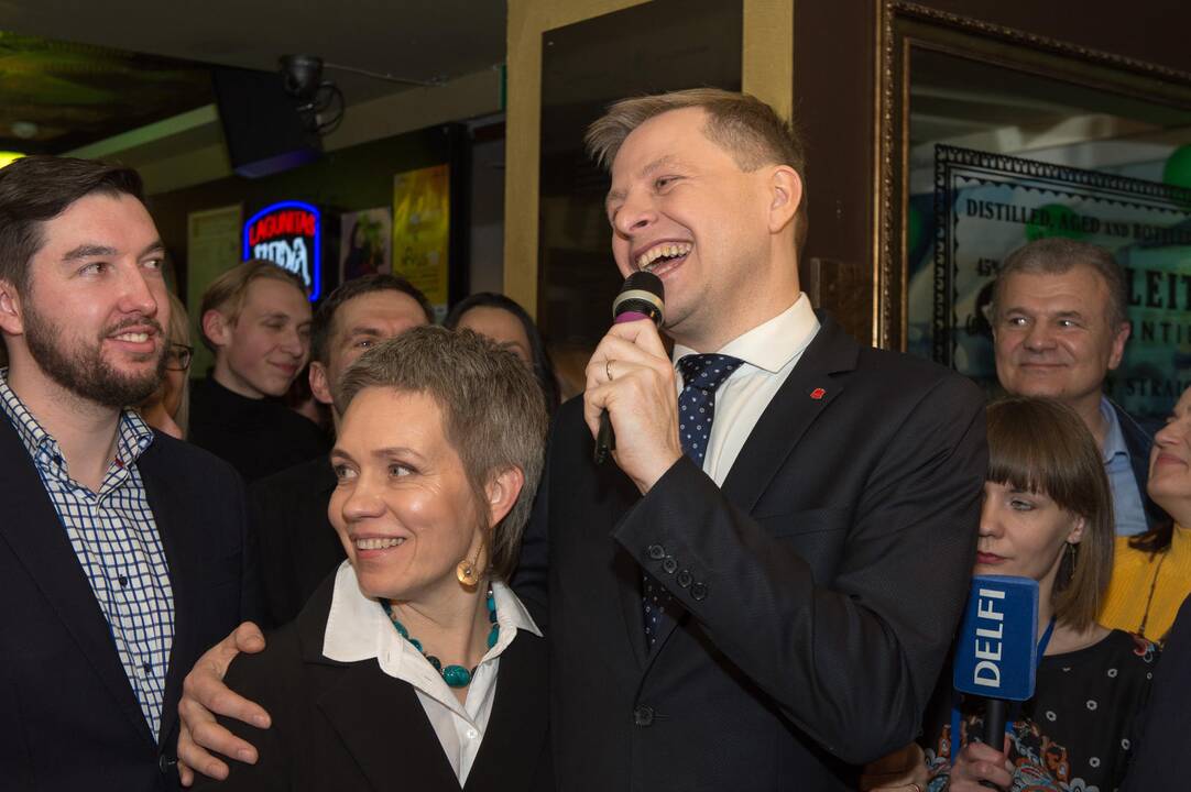 R. Šimašiaus štabas švenčia pergalę
