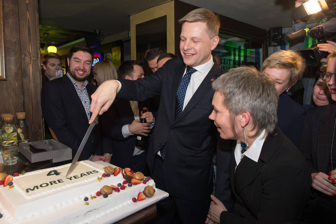 R. Šimašiaus štabas švenčia pergalę