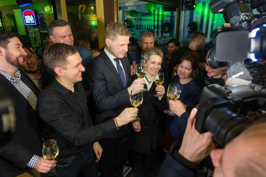 R. Šimašiaus štabas švenčia pergalę