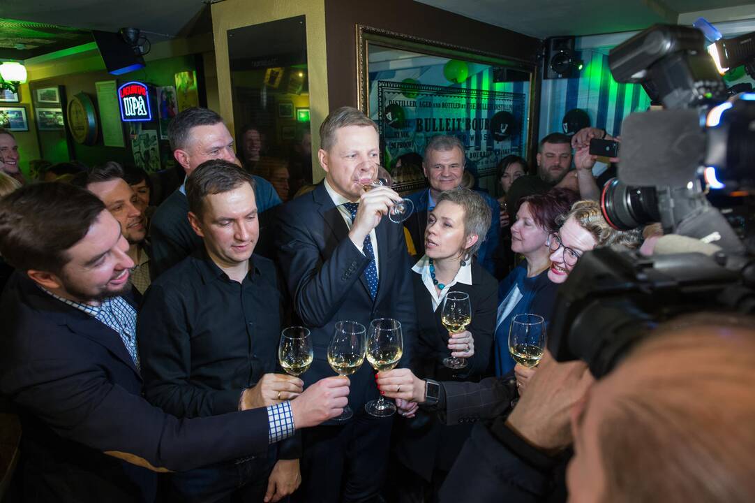 R. Šimašiaus štabas švenčia pergalę
