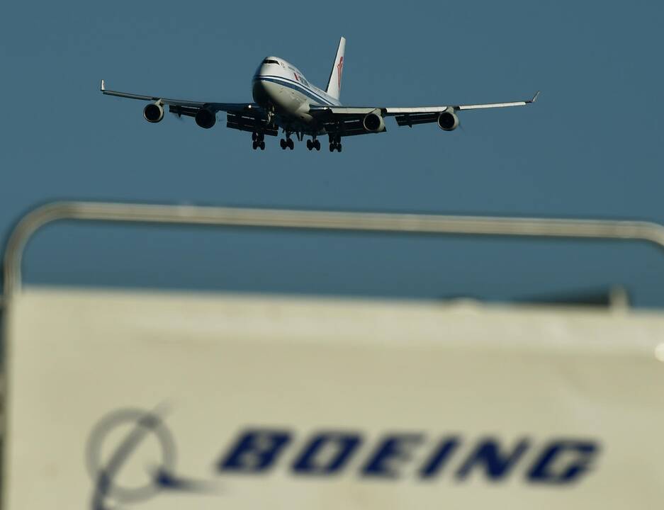 1969 m. sėkmingai atliktas pirmasis bandomasis lainerio „Boeing 747“ skrydis