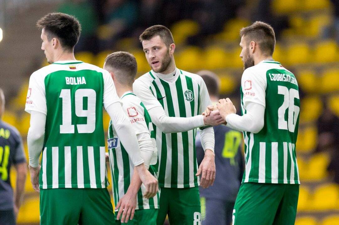 Akistata: Lietuvos futbolo sezono startą žyminčiose Supertaurės rungtynėse antrą kartą iš eilės susitiks Vilniaus "Žalgiris" ir Marijampolės "Sūduva".
