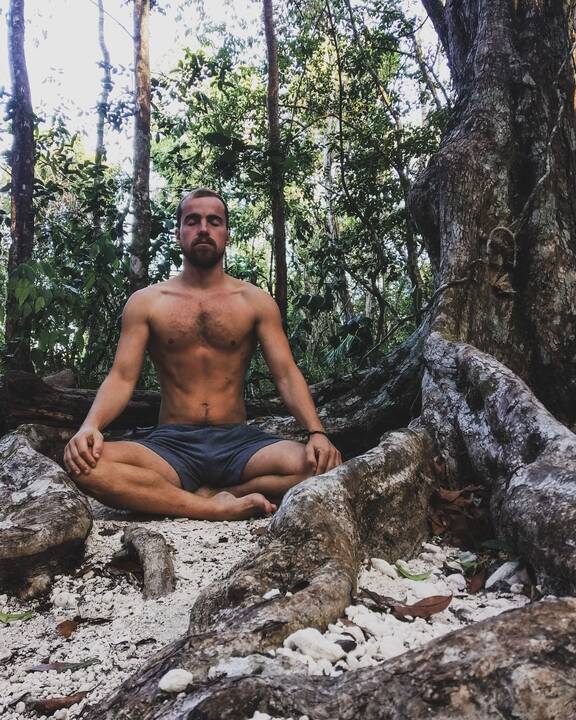 Ritualas: kiekvieną rytą E. Vindzbergas pradeda nuo meditacijos ir kvėpavimo pratimų. 