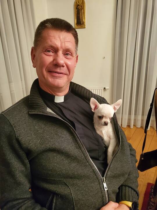 Supratingas: Mažylis vertina monsinjoro V. Grigaravičiaus užančio šilumą ir teikiamą prabangą.