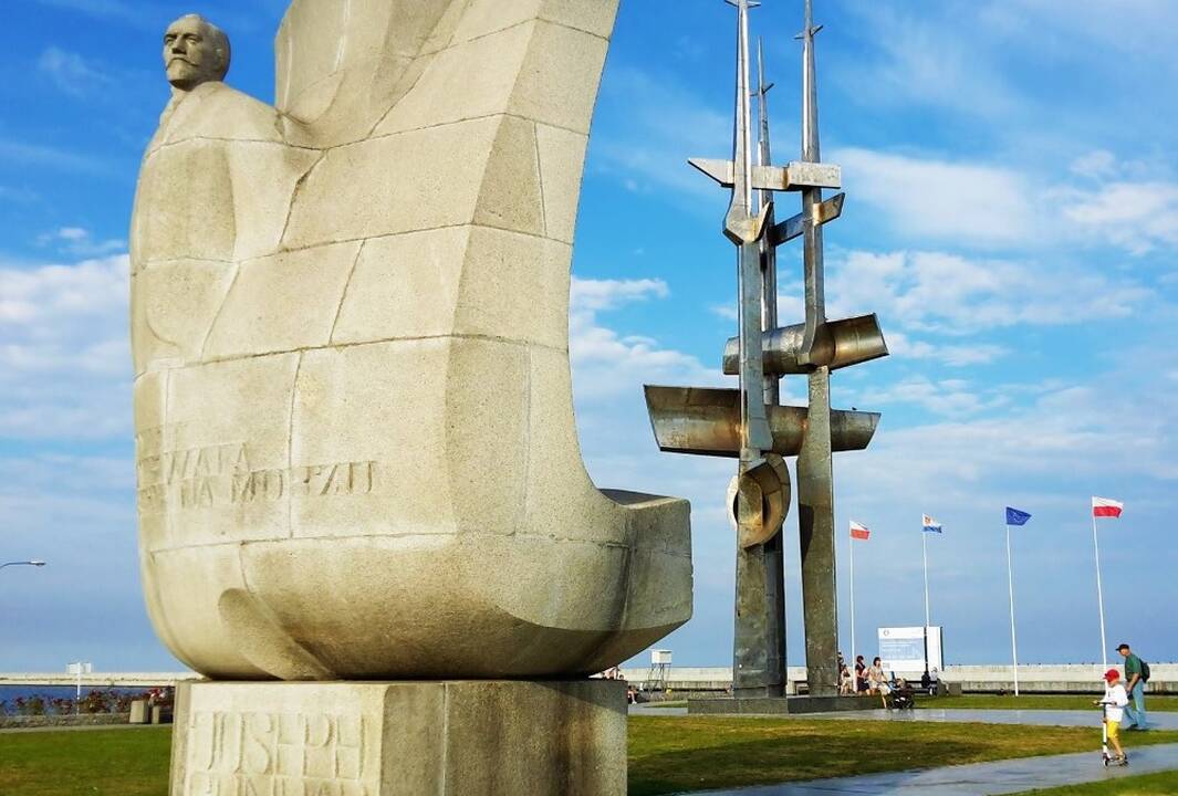 Įamžintas: garsaus lenkų ir britų rašytojo Džozefo Konrado Korzeniowskio paminklas Gdynėje.