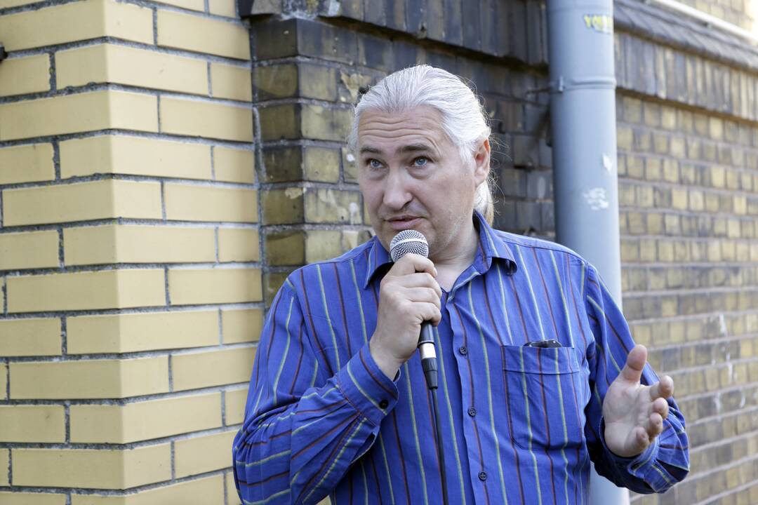 Pozicija: yra klaipėdiečių, kurie Šilutės rajono Žalgirių kaimo pavyzdžiu norėtų, kad ir uostamiestyje atsirastų iškilaus Prūsijos politiko O. Bismarcko vardu pavadinta gatvė.