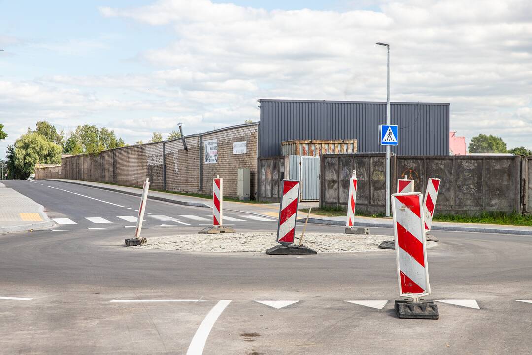 Jungtis: Teleičių kaime (Garliavos apylinkių seniūnija) rekonstruota Mokyklos gatvė, jungianti Artojų ir Vasario 16-osios gatves.